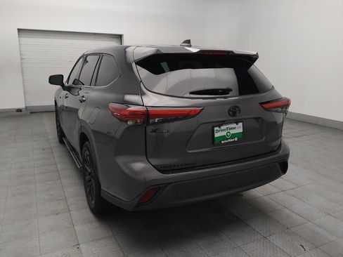 Used 2022 Toyota Highlander L FWD image 5