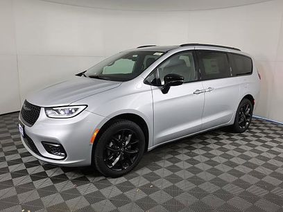 New 2026 Chrysler Pacifica Limited