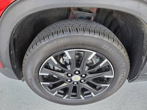 Used 2025 Chevrolet Traverse LT w/ Enhanced Driving Package FWD image 8