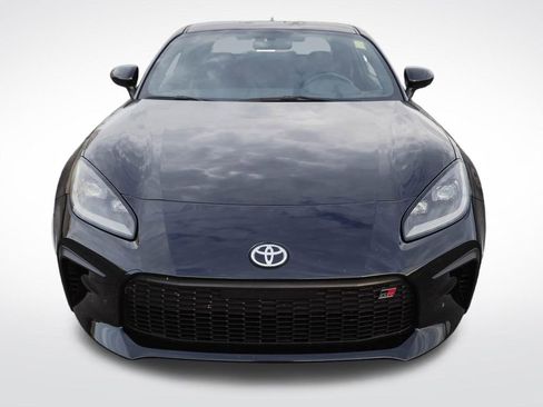 Used 2024 Toyota GR86 RWD image 3