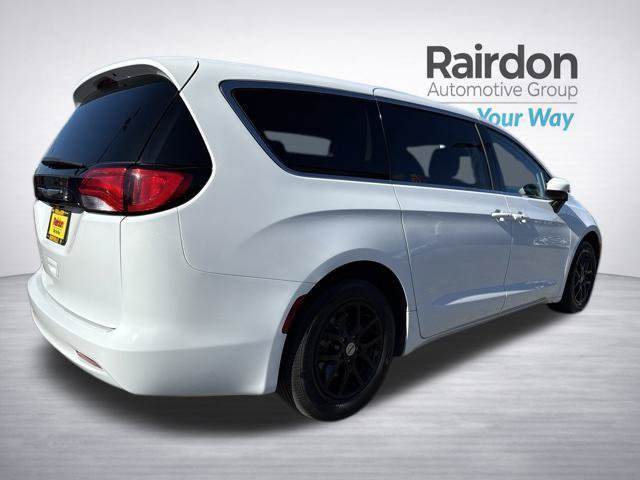Used 2023 Chrysler Voyager LX FWD image 7