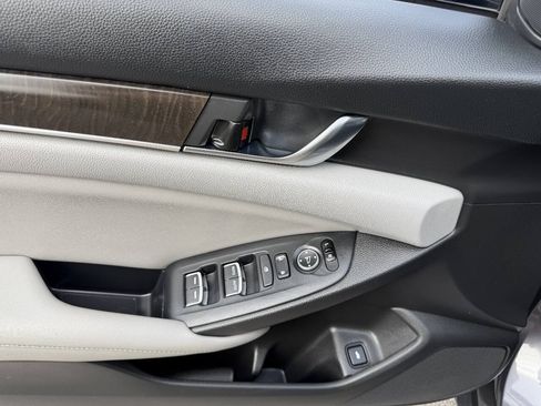 Used 2019 Honda Accord EX image 11