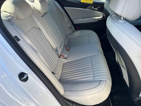 Used 2025 Genesis G70 2.5T w/ Sport Prestige Package image 15