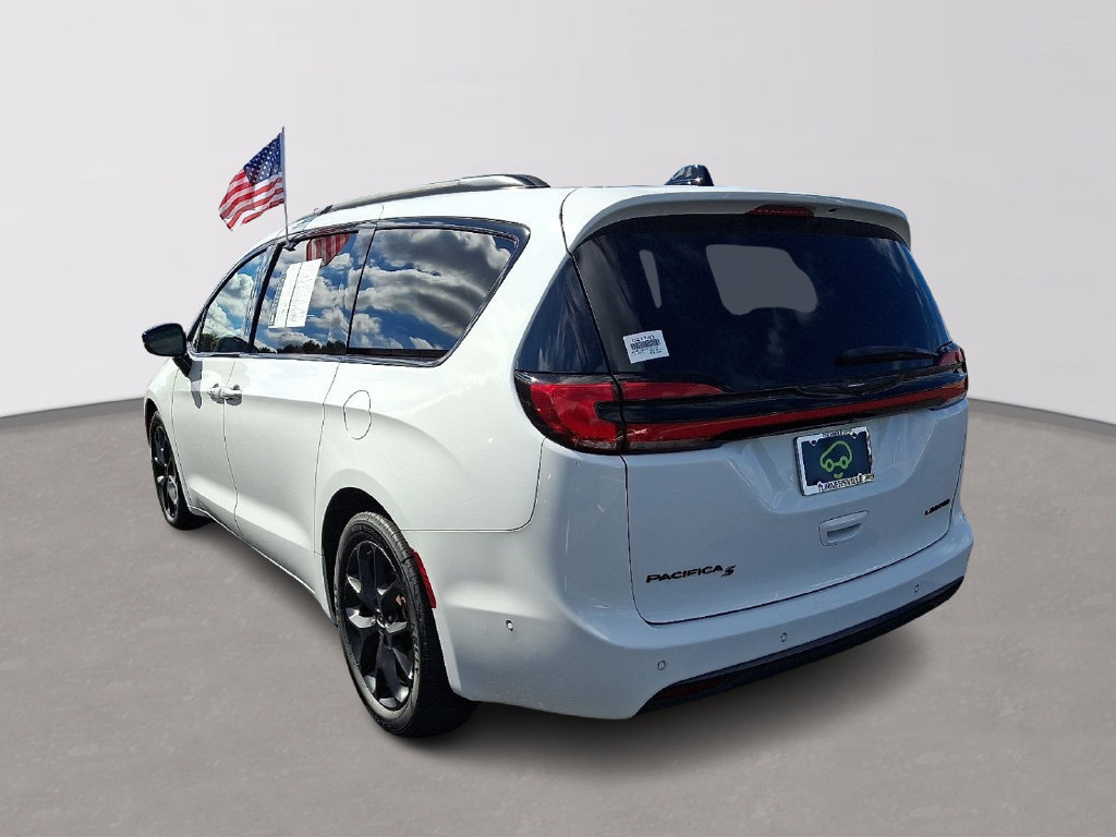 Used 2023 Chrysler Pacifica Limited w/ S Appearance Package FWD image 4