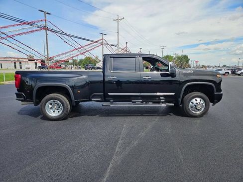 Used 2025 Chevrolet Silverado 3500 High Country w/ High Country Premium Package AWD/4WD image 6