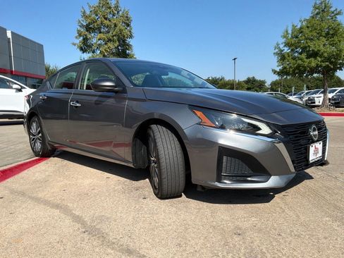Used 2024 Nissan Altima 2.5 SV FWD image 4
