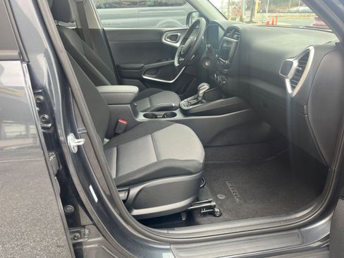 Used 2025 Kia Soul LX w/ LX Technology Package image 24