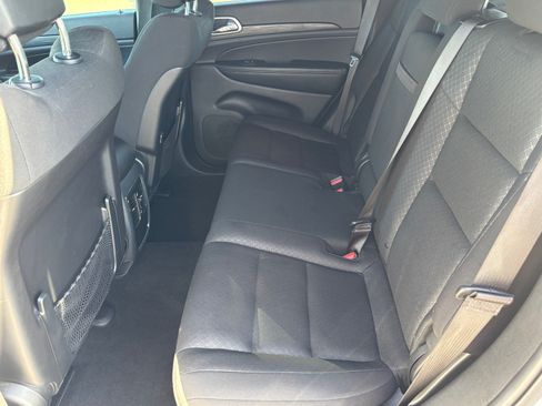 Used 2020 Jeep Grand Cherokee Laredo RWD image 25