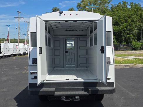 New 2025 Chevrolet Express 3500 w/ Power Convenience Package image 25