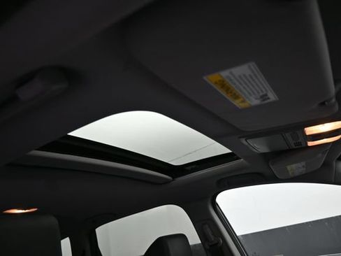 Used 2018 Honda CR-V Touring image 10