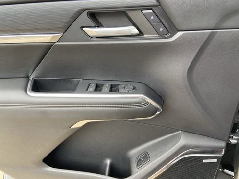 Used 2025 GMC Acadia Elevation image 48