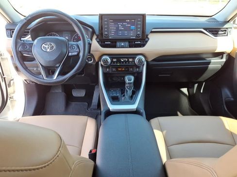 Used 2021 Toyota RAV4 XLE Premium AWD/4WD image 8
