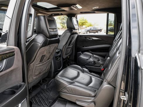 Used 2019 Cadillac Escalade ESV Platinum image 34