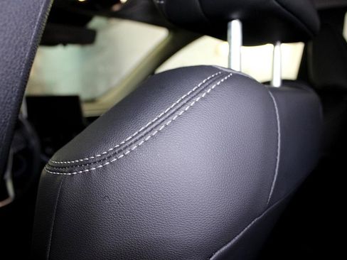 Used 2025 Toyota Corolla Cross XLE image 32