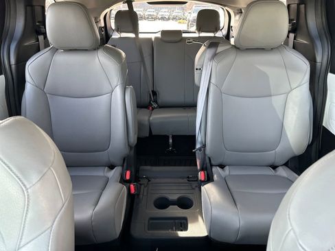 Certified 2025 Toyota Sienna XLE image 25