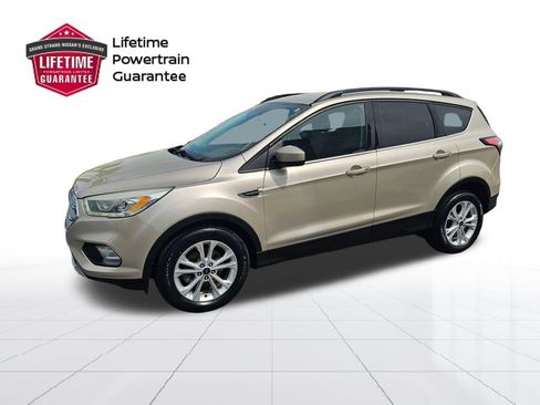Used 2017 Ford Escape SE w/ Equipment Group 201A image 1
