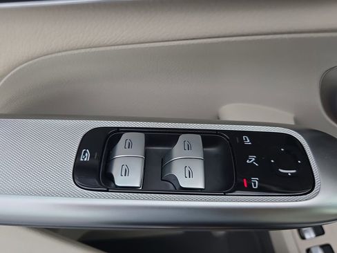 Certified 2025 Mercedes-Benz GLC 350e 4MATIC image 31