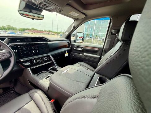 New 2025 GMC Sierra 3500 Denali w/ Denali Reserve Package image 15