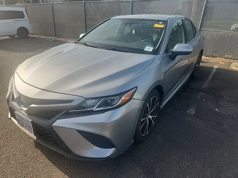 Used 2019 Toyota Camry SE w/ Carpet Mat Package FWD image 4