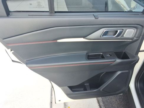 Used 2025 Ford Explorer ST image 24