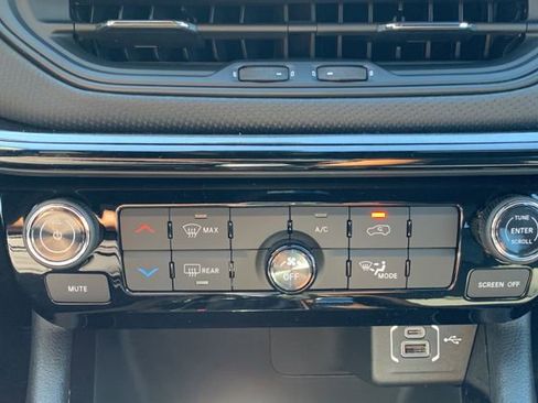 Certified 2026 Jeep Compass Latitude image 31