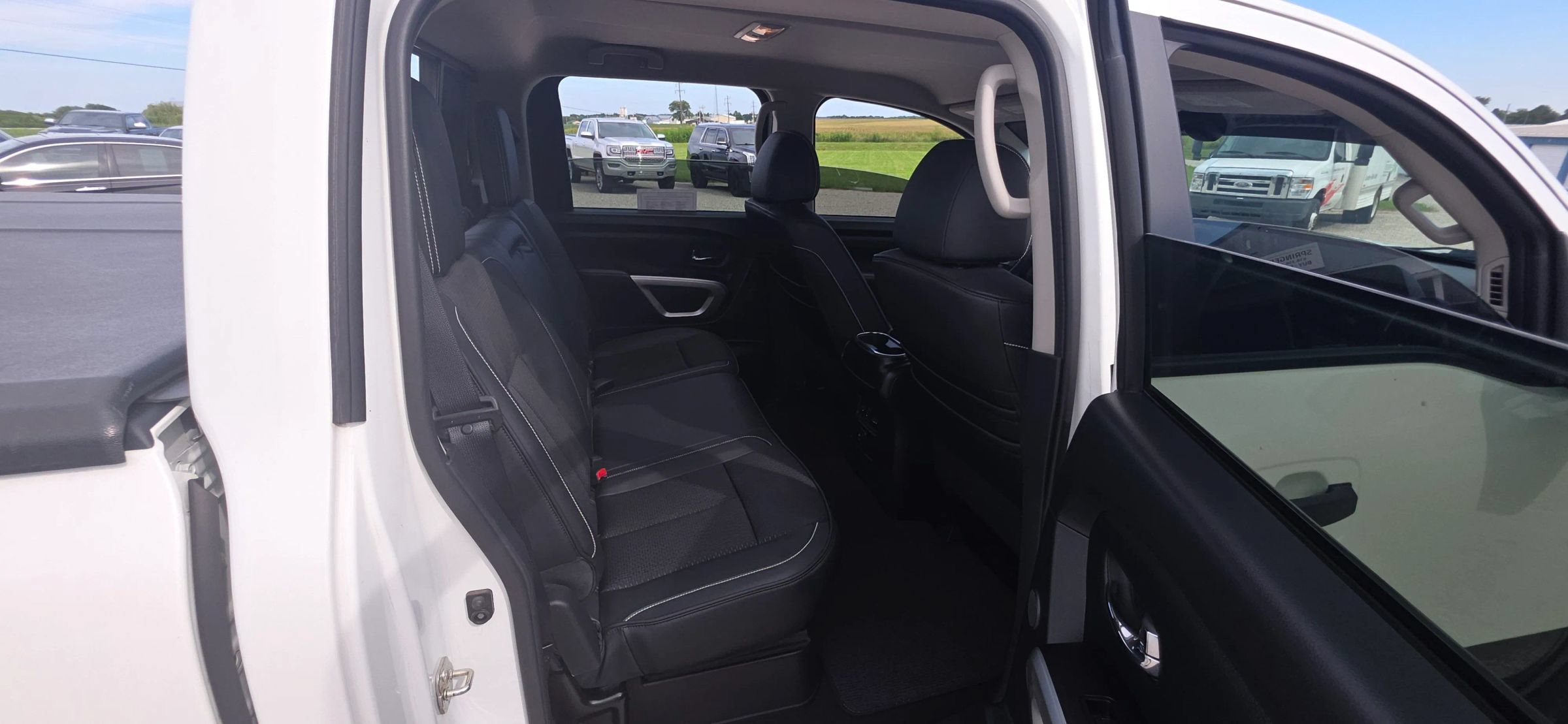 Used 2018 Nissan Titan PRO-4X w/ Pro-4x Utility Package AWD/4WD image 11