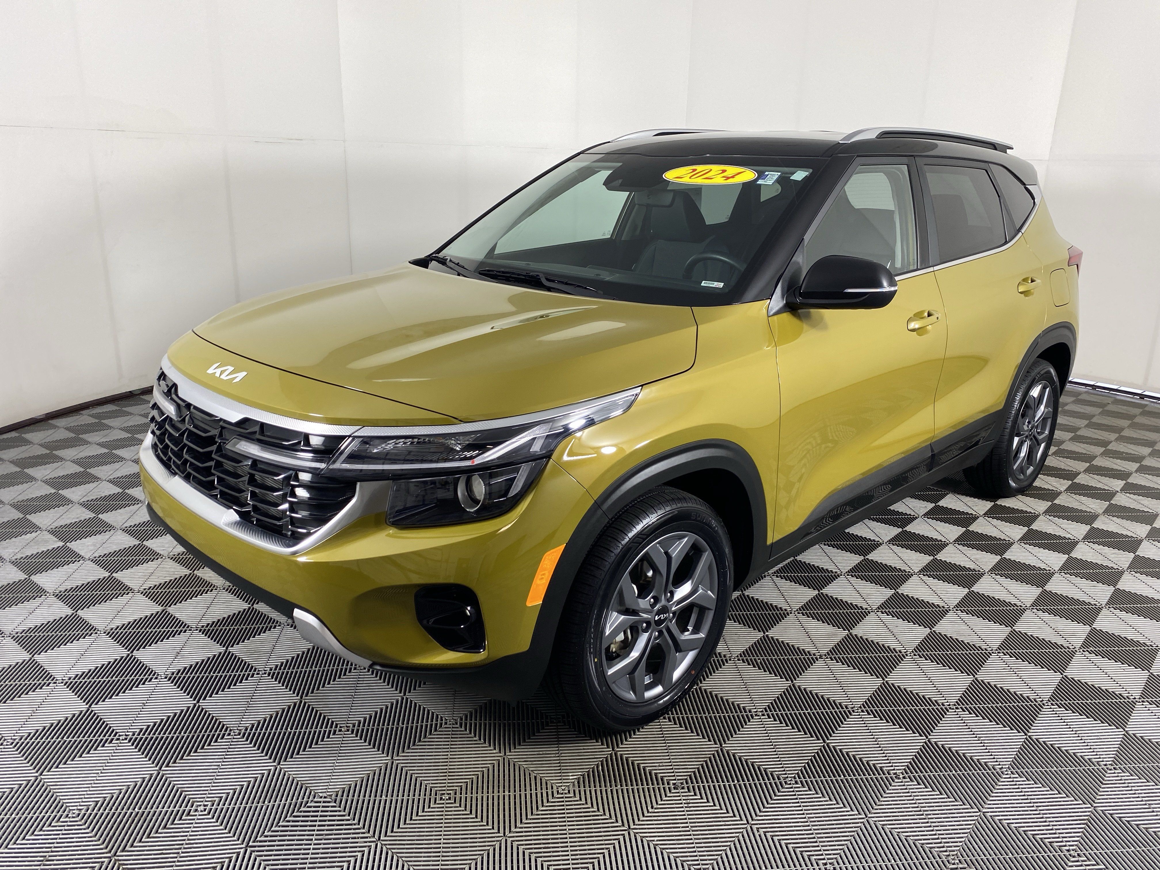 Used 2024 Kia Seltos S FWD image 11
