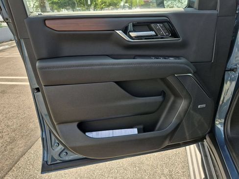 New 2026 GMC Yukon XL Denali w/ Sun & Power Step Package AWD/4WD image 11