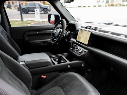 Used 2023 Land Rover Defender 90 Carpathian Edition image 8