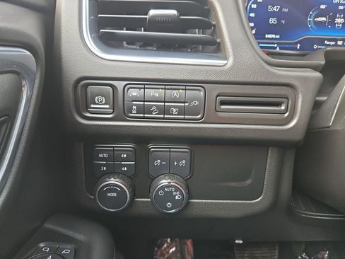 Used 2022 Chevrolet Tahoe Z71 w/ Luxury Package image 23