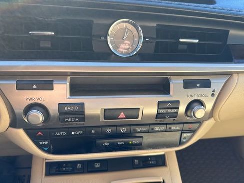 Used 2014 Lexus ES 350 w/ Luxury Package image 38