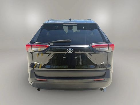 Used 2021 Toyota RAV4 LE FWD image 6