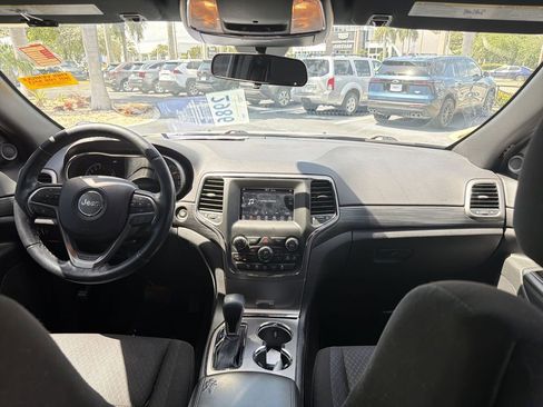 Used 2021 Jeep Grand Cherokee Laredo image 10