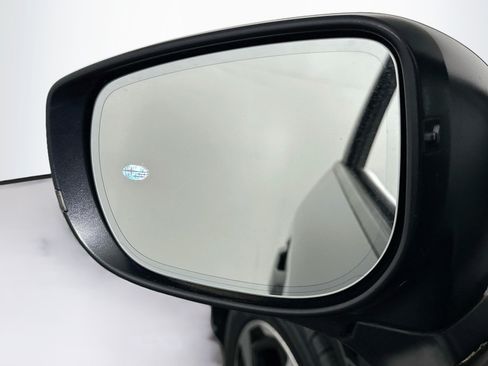Used 2024 Subaru Crosstrek 2.5i Limited AWD/4WD image 16