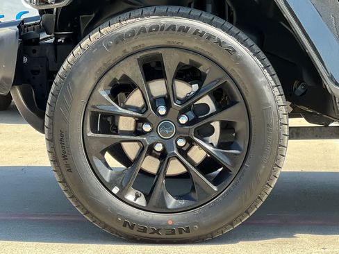 Used 2024 Jeep Wrangler Unlimited Sahara AWD/4WD image 36