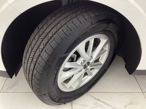 Used 2023 Kia Carnival LX image 44