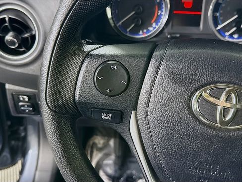 Used 2019 Toyota Corolla LE image 19