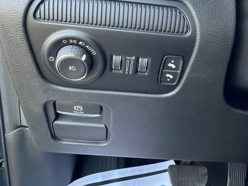 Used 2023 Jeep Wagoneer 4WD w/ Premium Group I image 12