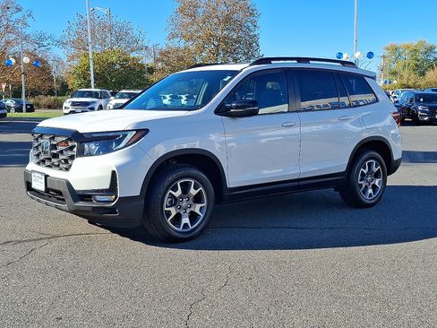 Used 2023 Honda Passport TrailSport image 3
