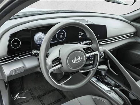Used 2024 Hyundai Elantra SEL FWD image 10