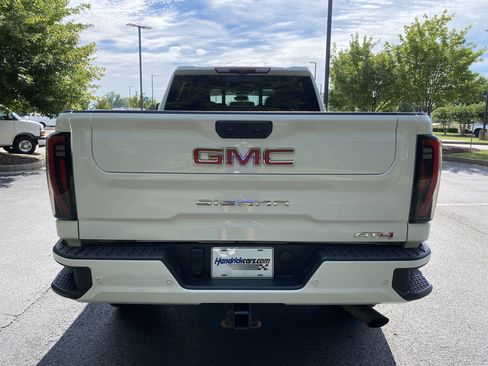 Used 2024 GMC Sierra 2500 AT4 w/ Technology Package AWD/4WD image 8