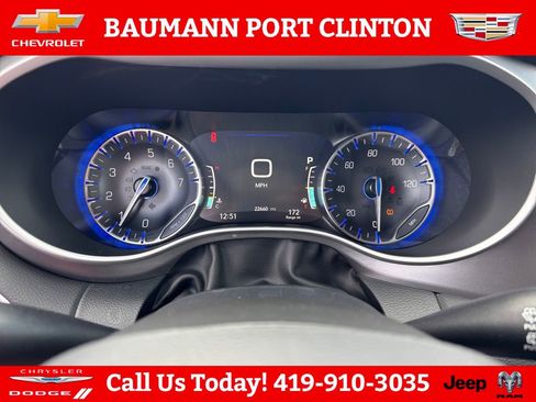 Used 2025 Chrysler Pacifica Select FWD image 16