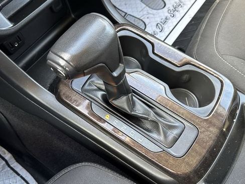 Certified 2020 GMC Canyon SLE w/ SLE Convenience Package image 14