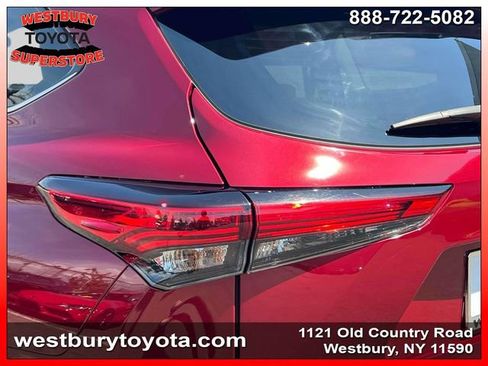 Used 2023 Toyota Highlander LE AWD/4WD image 13