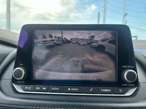 Used 2023 Nissan Rogue S AWD/4WD image 18