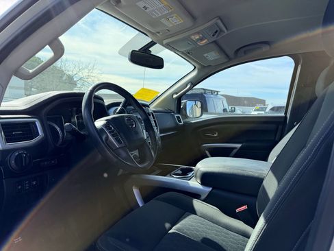 Used 2017 Nissan Titan SV image 3