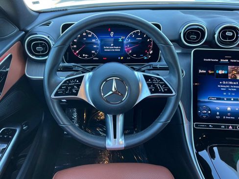 Used 2025 Mercedes-Benz C 300 4MATIC Sedan image 16