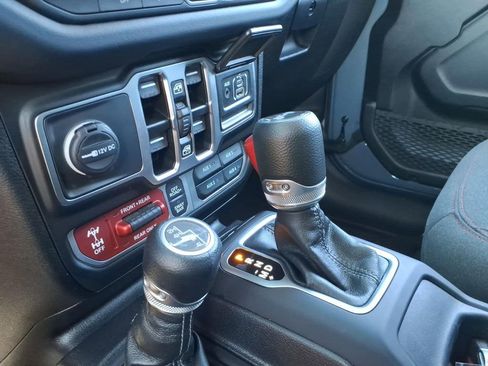 Used 2025 Jeep Wrangler Unlimited Rubicon AWD/4WD image 20