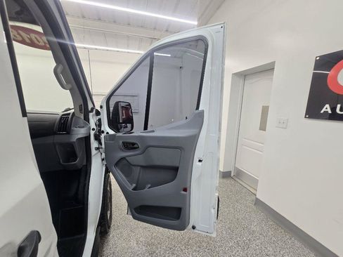 Used 2018 Ford Transit 250 148 Medium Roof RWD image 23