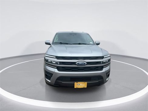 Used 2023 Ford Expedition XLT image 3